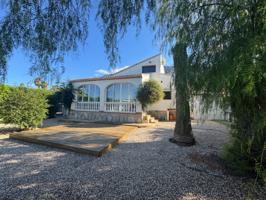 Chalet en venta en Denia, El Montgó: 3 dormitorios + altillo y piscina. photo 0