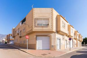 Casa en venta en Santa María del Águila photo 0