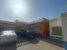 Casa de planta baja en Carmona con 4 dormitorios photo 0