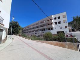 Edifico de 38 apartamentos, 3 locales y 38 garajes photo 0