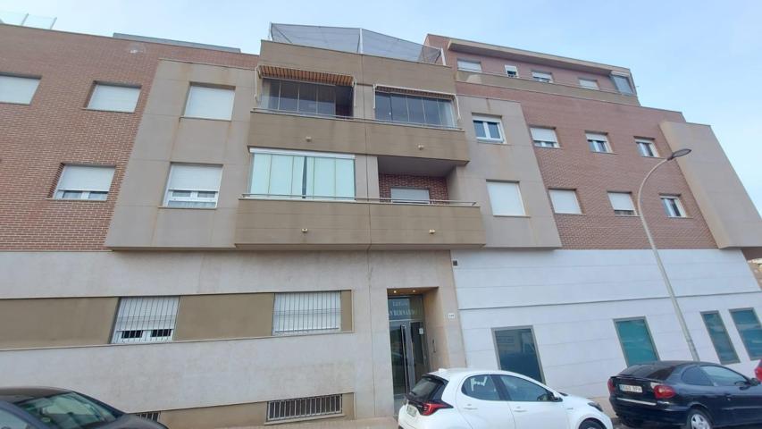 Piso de 3 dormitorios en el Pabellon con garaje para 2 coches y trastero. photo 0