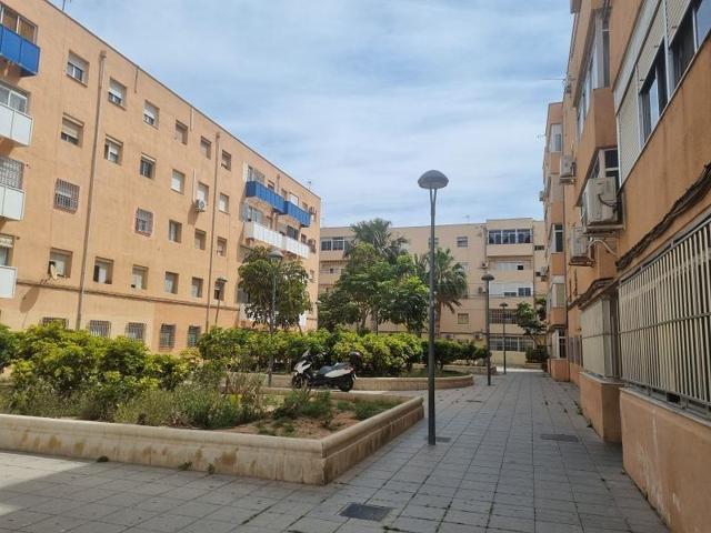 Piso en venta en  Almeria photo 0