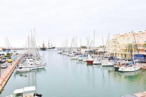Piso de 4 dormitorios en venta en El Puerto de Almerimar con vistas al mar photo 0