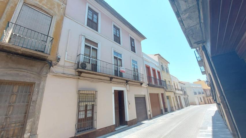 Vivienda de 3 plantas con patio y terraza en Berja photo 0