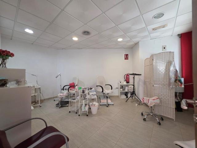 Local comercial en venta en Balerma photo 0