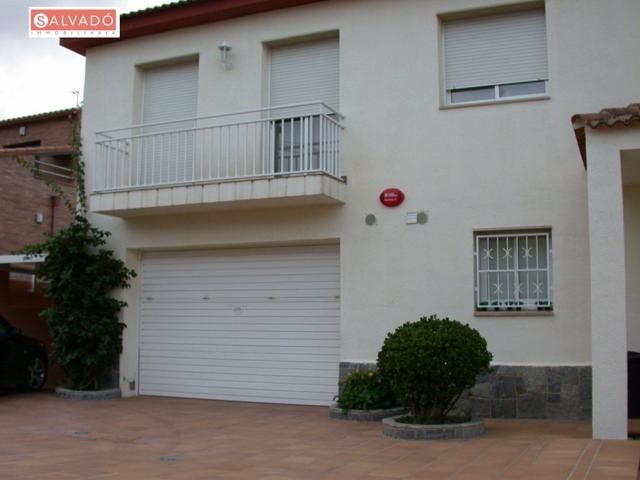 CHALET EN VENTA EN EL VENDRELL photo 0