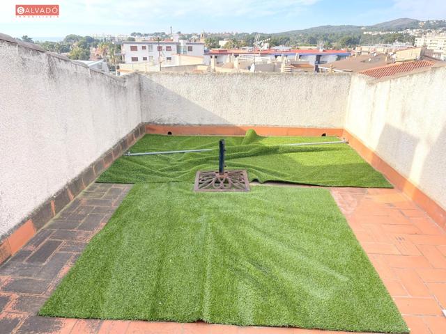 ¡ÁTICO CON SOLARIUM PRIVADO A UN PASO DE LA PLAYA DE COMARRUGA! photo 0