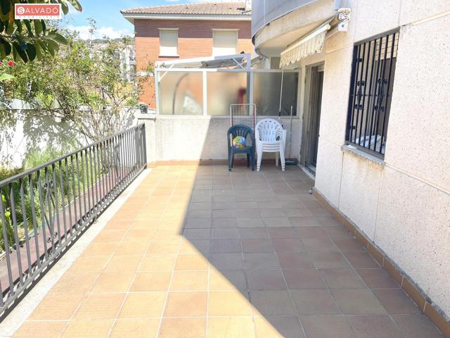 ¡INMEJORABLE PLANTA BAJA, CON GRAN TERRAZA Y PARTE AJARDINADA, ADEMAS DE PISCINA COMUNITARIA! photo 0