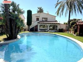 CHALET ESQUINERO CON PISCINA EN EL MAS MEL !!! photo 0