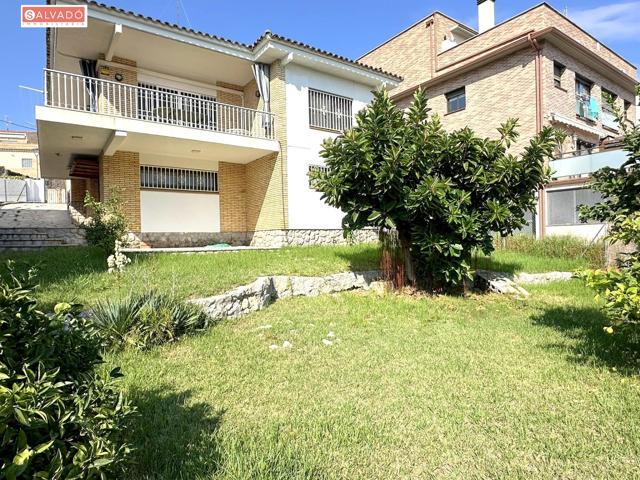 ¡TU NUEVO HOGAR: LUMINOSA CASA FAMILIAR CON TODAS LAS COMODIDADES! photo 0