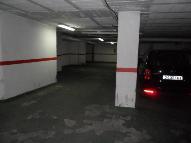 BUENA PLAZA DE APARCAMIENTO JUNTO A URBANISMO photo 0