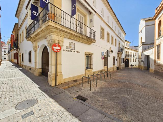 PLAZA DE APARCAMIENTO JUNTO A IGLESIA DE LA TRINIDAD PARA COCHE Y VARIAS MOTOS photo 0