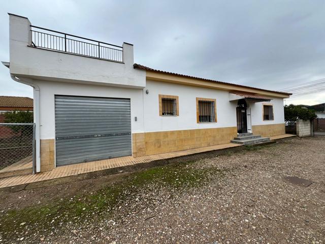 Casa en planta baja sobre una parcela de 1.524 m², en la zona de el Higuerón photo 0