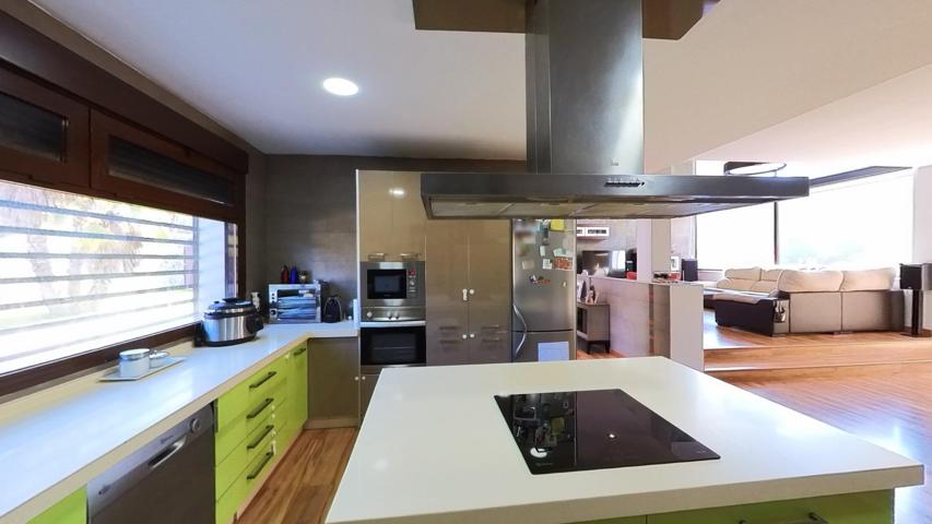 CHALET DE LUJO :MODERNIDAD Y NATURALEZA SE UNEN photo 0