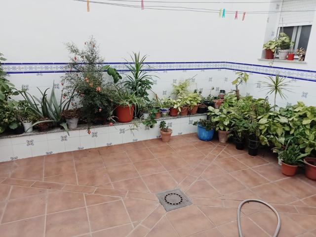 ESPECTACULAR CASA DE DOS PLANTAS MAS SOLAR CONTIGUO EN BARRIADA LOS ANGELES photo 0