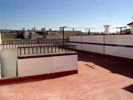 Casa Adosada en Alquiler – Espacio, Comodidad y Luz Natural photo 0