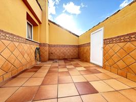 Oportunidad en Encinarejo. Casa de 2 plantas con terraza, 2 trasteros y cochera photo 0
