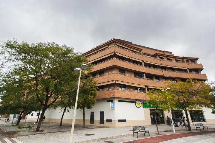 MAGNIFICA VIVIENDA, SITUADA EN AVDA. CAÑITO BAZAN. 3 DORMITORIOS, 2 BAÑOS, COCHERA, TRAST y PISCINA. photo 0