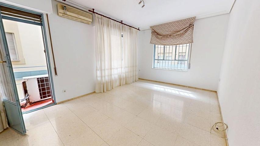 MAGNIFICA VIVIENDA SITUADA EN PLENO CENTRO DE CORDOBA, CON 5 DORMITORIOS, 2 BAÑOS y TERRAZA. photo 0