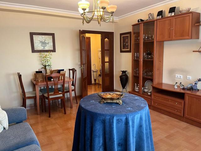 Vivienda en esquina con entrada independiente y opción de negocio photo 0