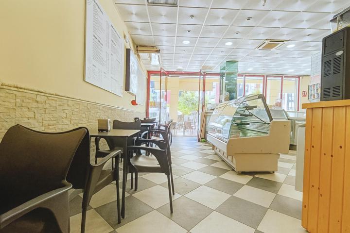 ¡Traspaso de Heladería–Cafetería-Churrería con Obrador Propio en zona peatonal Chimeneón Ollerías. photo 0