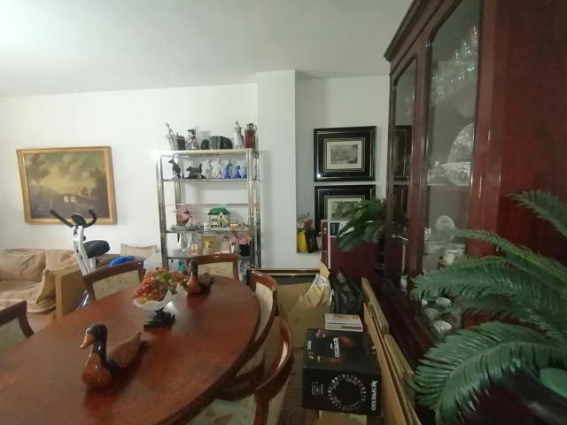 MAGNÍFICO PISO EN PLENA AVENIDA DE MEDINA AZAHARA CON COCHERA Y TRASTERO photo 0