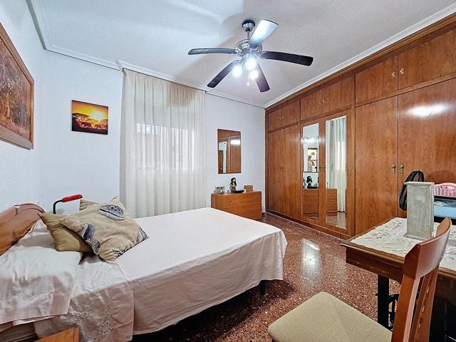 Piso en entreplanta muy bien situado en Alcolea! photo 0