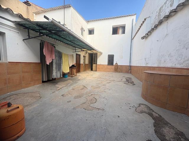 CASA INDEPENDIENTE EN LA MEJOR ZONA DE LA LOCALIDAD DE PEDRO ABAD, PARA REFORMAR A SU GUSTO photo 0