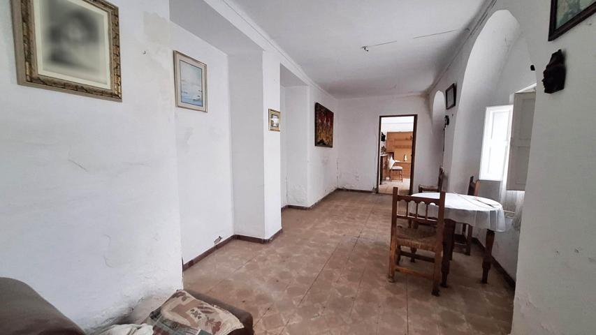 ¡¡ CASA CON GRAN POTENCIAL PARA REFORMAR EN FERNÁN NÚÑEZ !! photo 0
