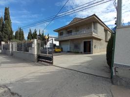 Casa en Alquerias con parcela de 4.000 metros, vivienda de 300 metros con 4 dormitorios y 2 baños. photo 0