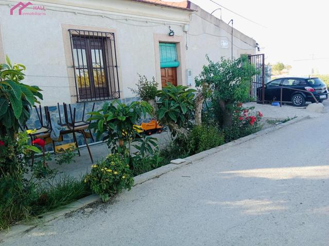 CASA CON TERRENO EN LOS DESAMPARADOS photo 0