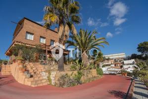 Chalet en venta de 231 m² Calle Montserrat, 08620 Sant Vicenç dels Horts (Barcelona) photo 0