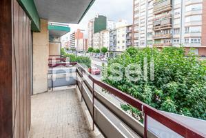 Piso en venta de 130 m² Avenida Fernández Ladreda, 24005 León photo 0