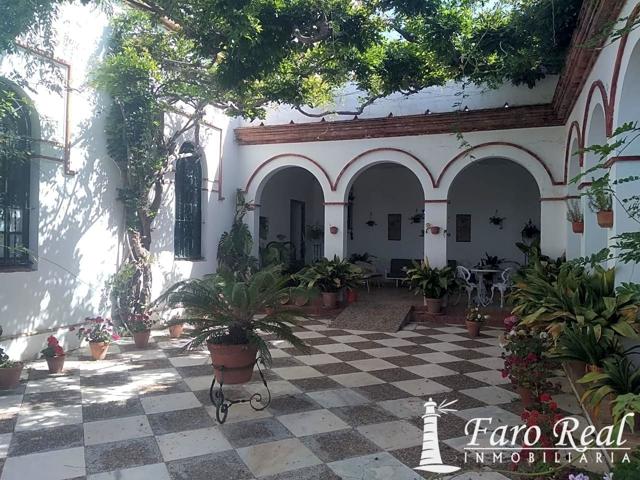 Casa - Chalet en venta en Sanlúcar de Barrameda de 450 m2 photo 0