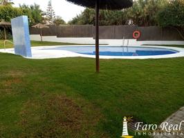 Casa en venta con piscina comunitaria (Capuchinos) photo 0
