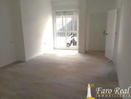 Piso reformado en barrio alto photo 0