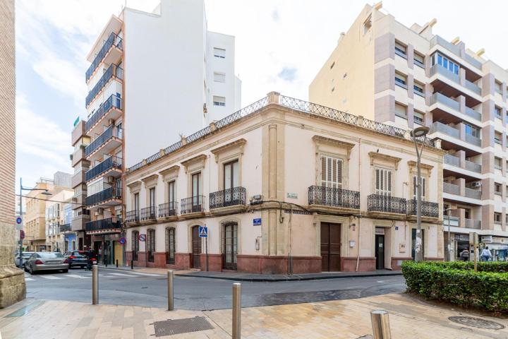 VENTA DE EDIFICIO SEÑORIAL JUNTO A PUERTA PURCHENA!!! photo 0