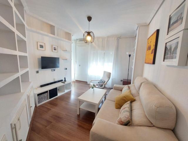 ALQUILER DE PISO DE TRES DORMITORIOS AMUEBLADO JUNTO A PLAZA SANTA RITA photo 0