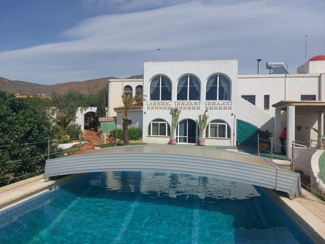 VENTA DE PARCELA DE 2000 MTS CON DOS VIVIENDAS UNIFAMILIARES Y PISCINA PRIVADA photo 0