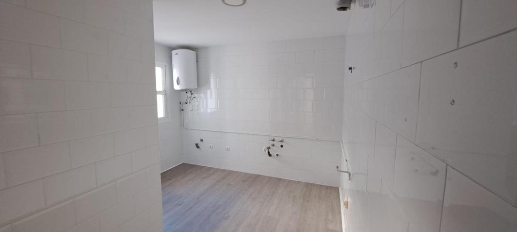 Plza. Alfonso Sánchez Ferrajon 244.900 € photo 0