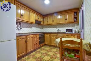 ¡Gran oportunidad en Massanassa! Piso amplio de 4 habitaciones con terraza photo 0