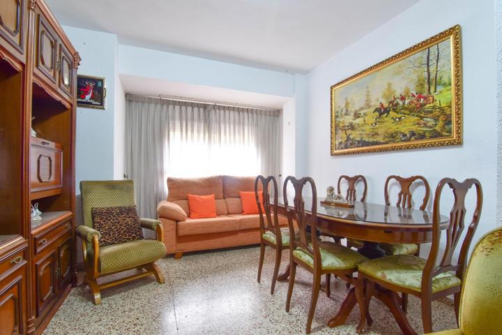 ¡Gran oportunidad en Massanassa! Piso amplio de 4 habitaciones con terraza photo 0