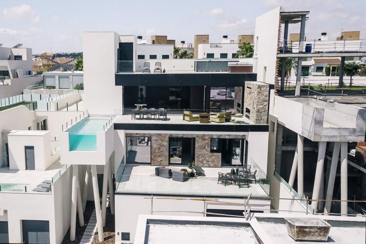 Villa de diseño con una superficie total de 250 metros cuadrados con vistas a Guardamar y al mar photo 0