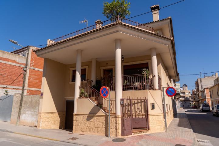 CHALET EN ESQUINA CON AMPLIO GARAJE Y SOLÁRIUM EN RAFAL. photo 0