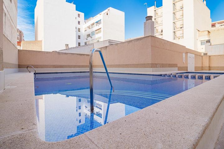 Apartamento con piscina, 2 hab. cocina independiente y garaje photo 0