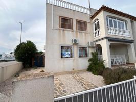 Bungalow Esquina en Planta Baja con Amplia Terraza y Acceso a Servicios photo 0