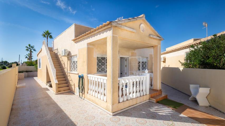 🌞 Encantador chalet independiente en Urb. Baños de Europa – Torrevieja 🌴 photo 0