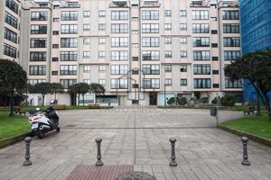 Local lóbrego de 107m2 photo 0