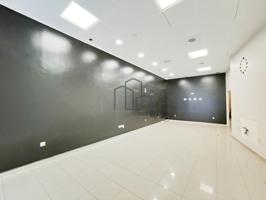 Local comercial de 85m2 a pie de calle con escaparate photo 0