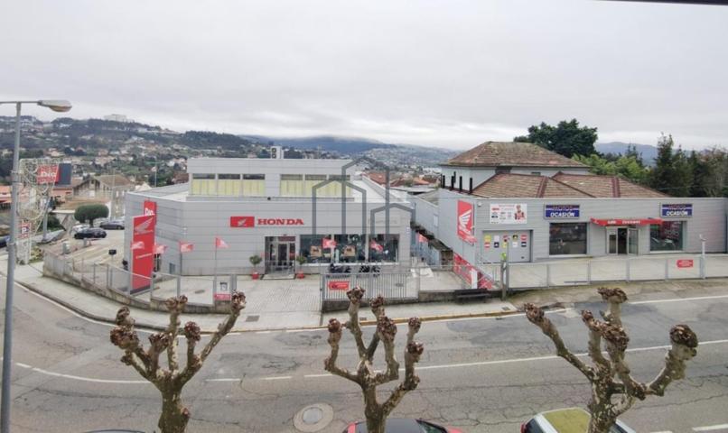 Piso de dos dormitorios, plaza de garaje y trastero en Martínez Garrido photo 0